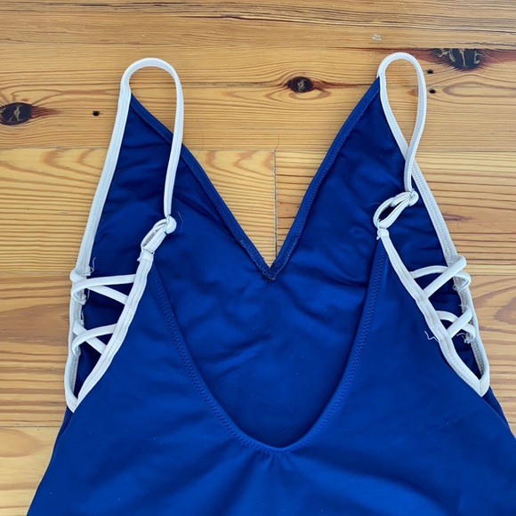 Topshop 1 piece swimsuit - Picture 4 of 7